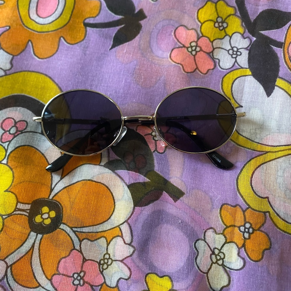 Round Metal Frame Sunglasses - Purple Lenses